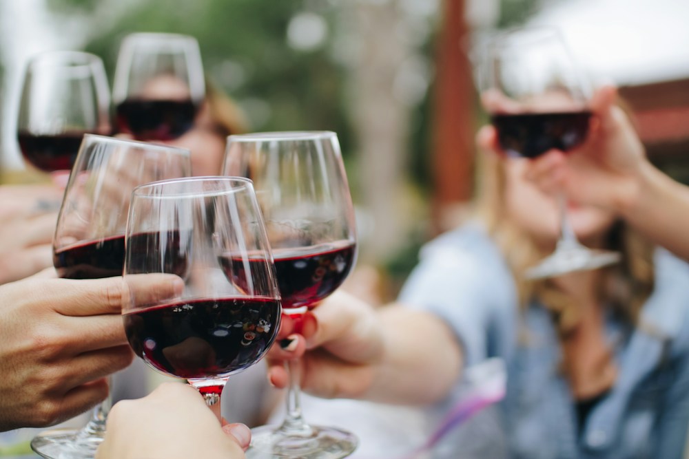 Champagneglazen klaar voor een feestelijke gelegenheid